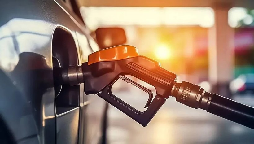 Akaryakıta büyük zam geldi