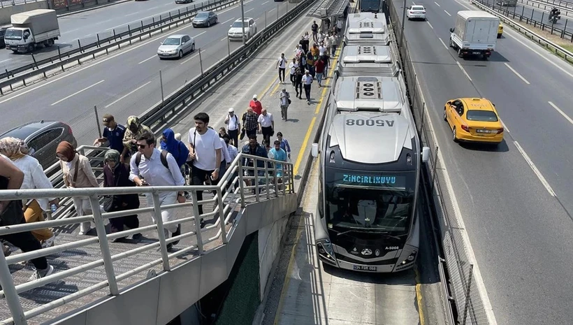 İstanbullular dikkat: Metrobüs güzergahı değişiyor!
