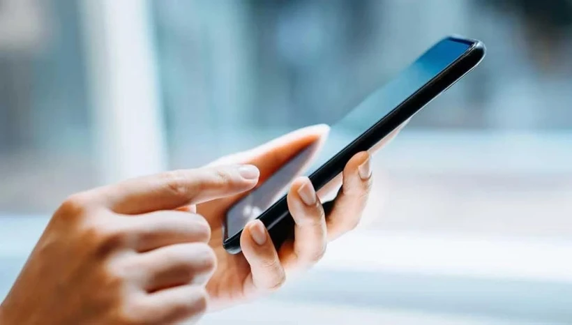 Rekor ithalat, d&uuml;şen ihracat: T&uuml;rkiye cep telefonu sınavda