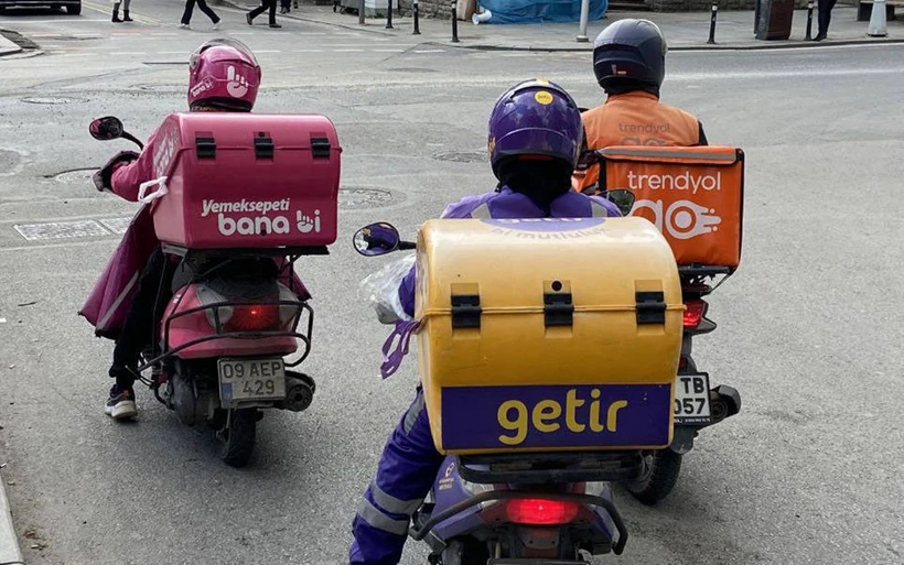 Zam var denildi, kazan&ccedil; yerinde saydı: Kuryeler isyanda