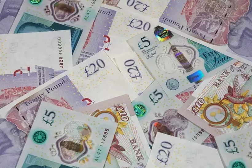 Dolar, Euro, Sterlin haftaya yükselişle başladı