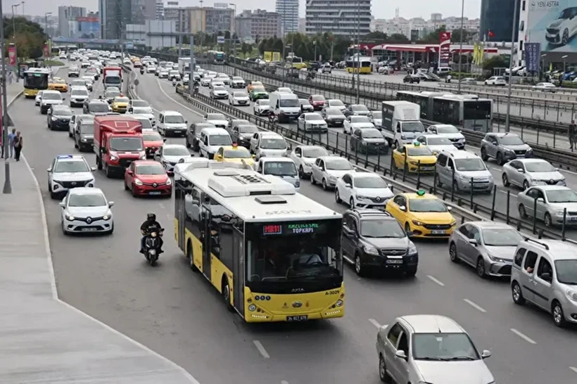 İBB&rsquo;den yeni zam kararı: İstanbul&rsquo;da ulaşım cep yakacak