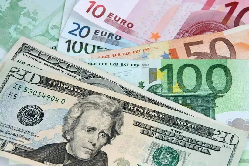 Döviz piyasası açıldı: Dolar 41,93 TL, Euro 49 TL