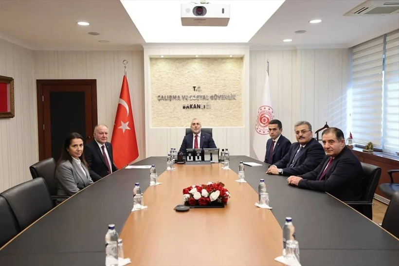 2026 yılı asgari &uuml;creti i&ccedil;in ilk adım atıldı: Toplantılar ve beklentiler