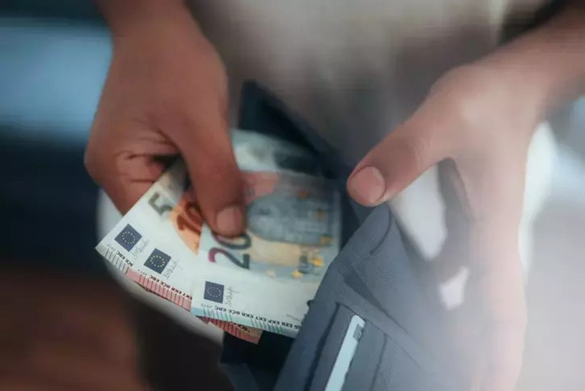Dolar, Euro, Sterlin haftaya yükselişle başladı