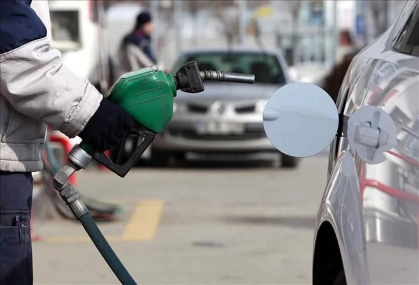 Petrol fiyatlarındaki d&uuml;ş&uuml;ş s&uuml;r&uuml;c&uuml;y&uuml; sevindirdi