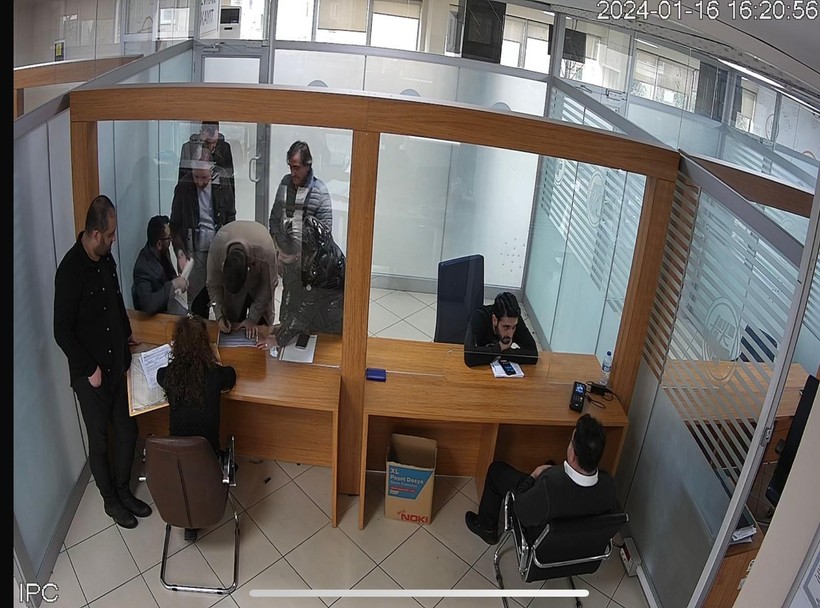 Çete kamerada! Arazi vurgununda belediye çalışanı çıktı - Resim : 2