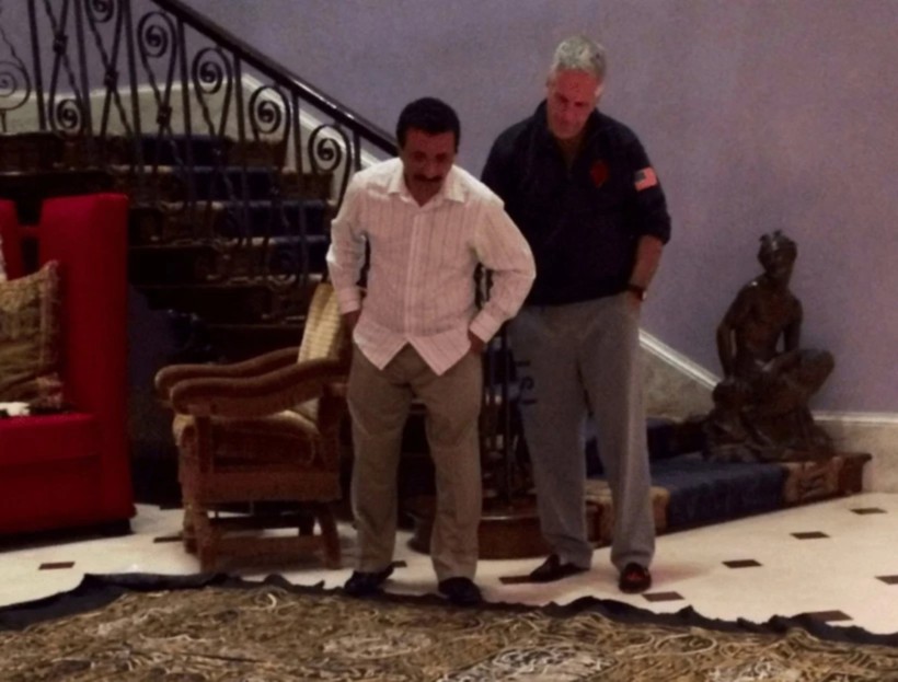 Kabe örtüsü karelerinden çıktı! BAE'li CEO'dan 'Epstein' istifası: Mesajlarda neler var neler - Resim : 3