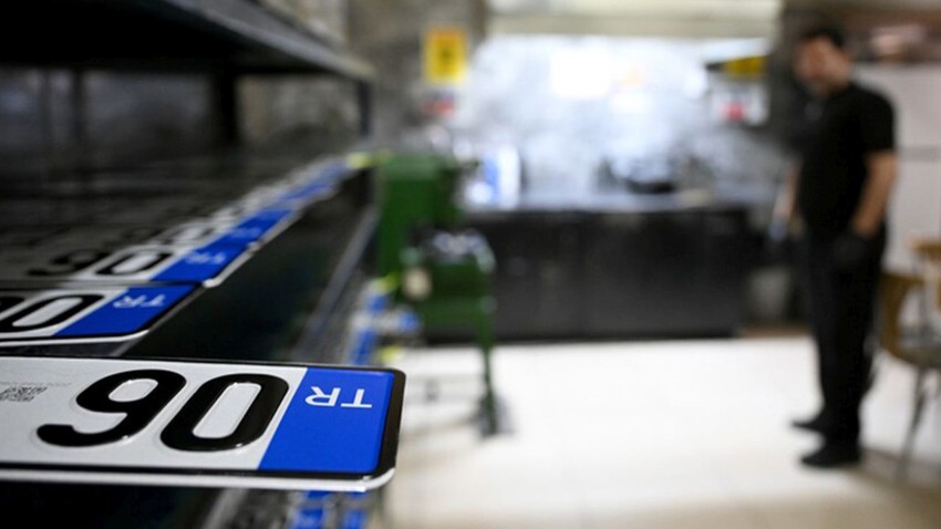 Standartlara aykırı araç plakaları ücretsiz yenilenecek