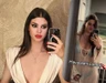 Derin Talu havalimanına bikiniyle geldi